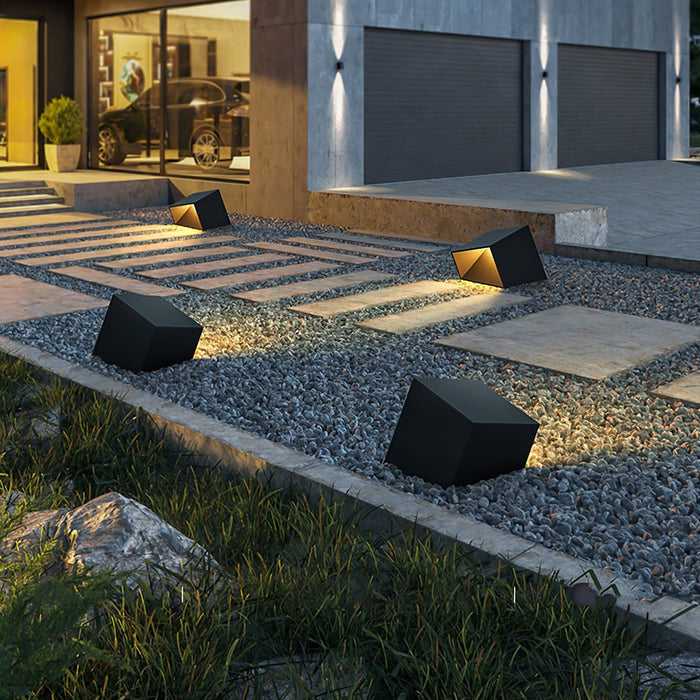 LumeCube modern solar energy garden lamp