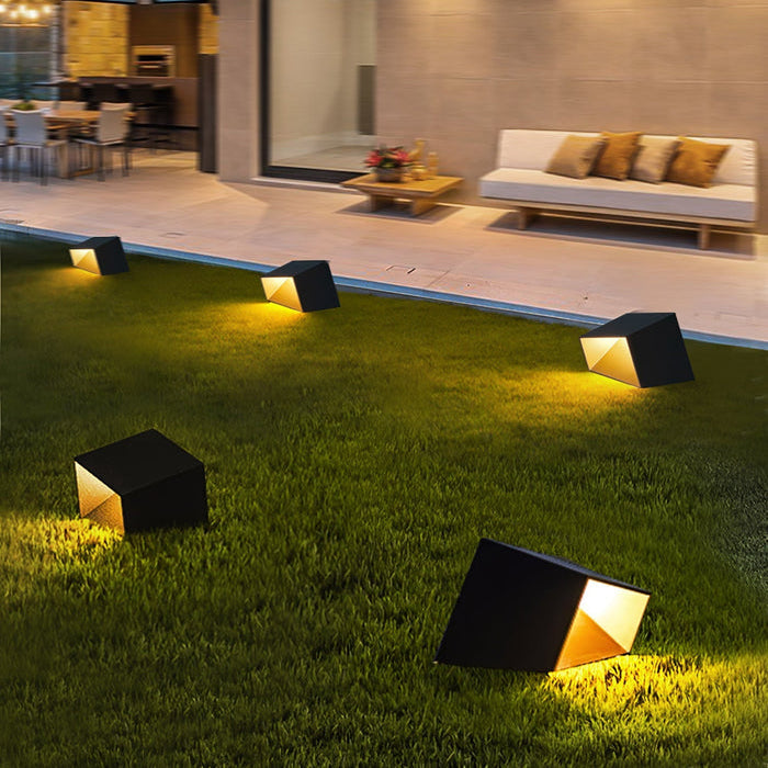LumeCube modern solar energy garden lamp