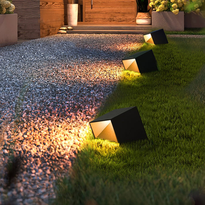 LumeCube modern solar energy garden lamp