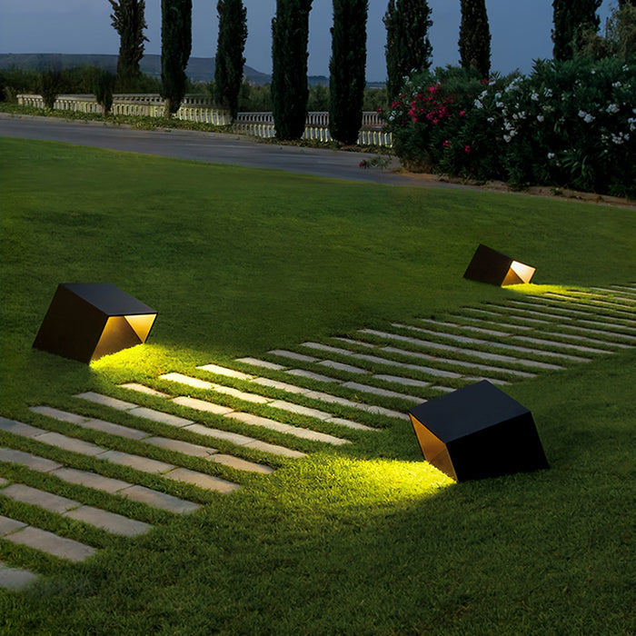 LumeCube modern solar energy garden lamp