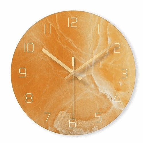 Marbelle Elegant dekorativ klokke - stilig design i marmorutseende
