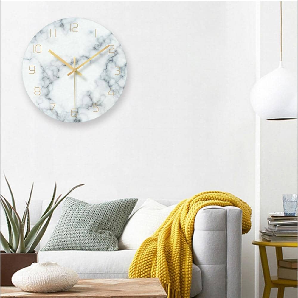 Marbelle Elegant dekorativ klokke - stilig design i marmorutseende