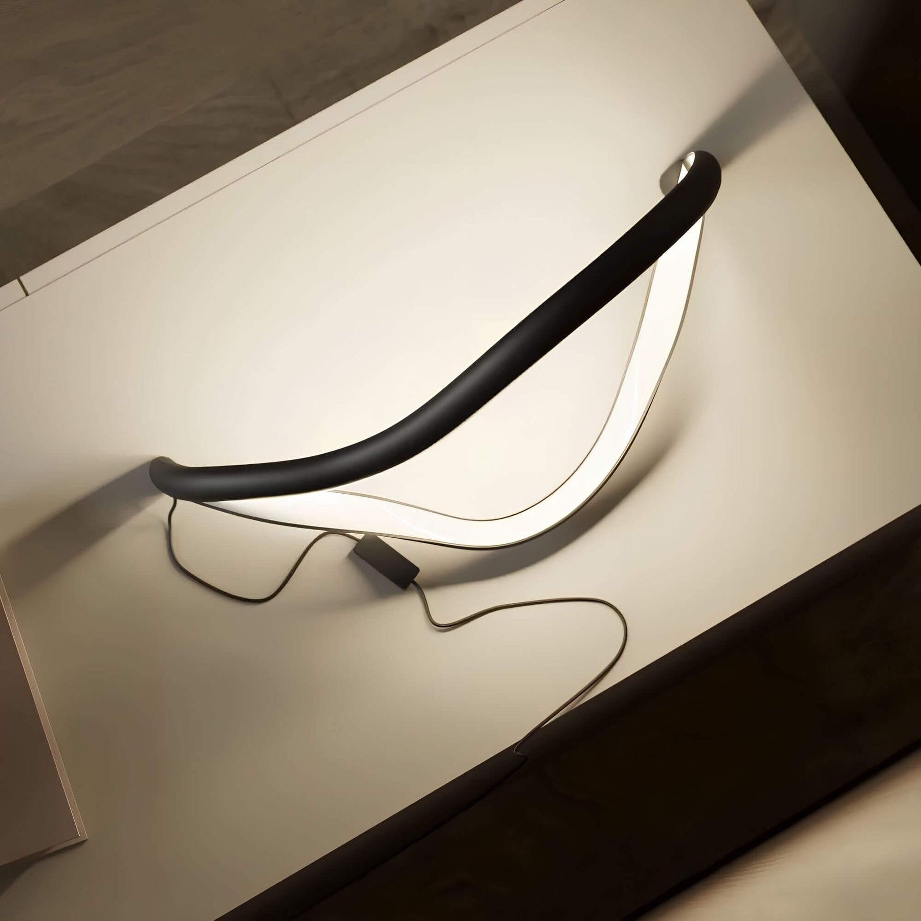 Lumaglow - Slank LED-bordlampe