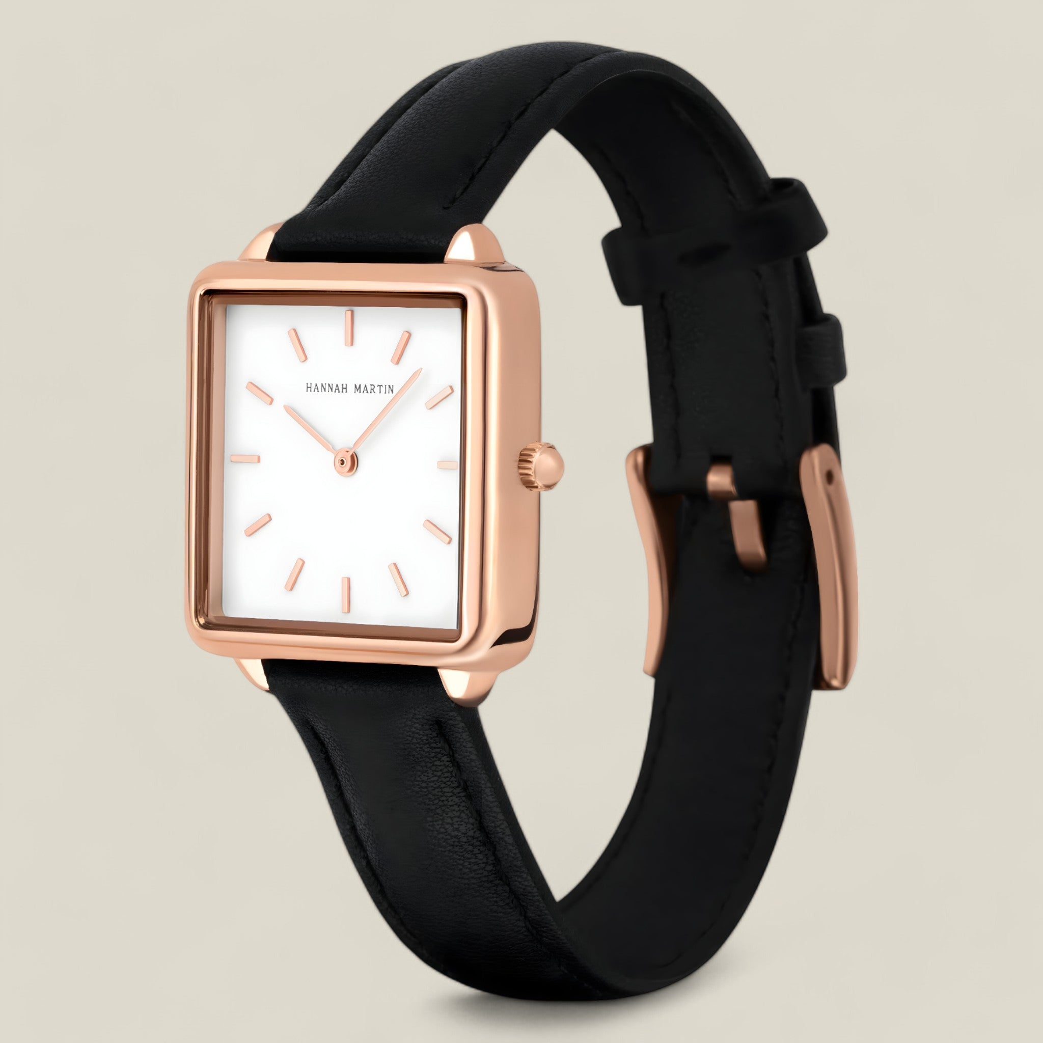 Isabella rosegull firkantet klokke - Elegant design med tidløs appell