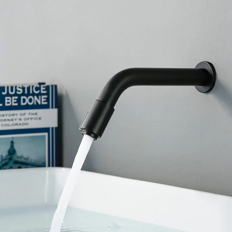 LuxFlow moderne veggmontert kran