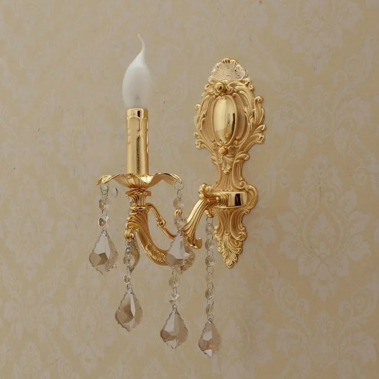 Regal Glow - Barokk vegglampe i gull med krystallaksenter