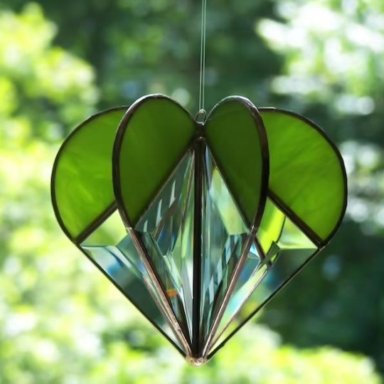 Radiant Hearts - Håndlagde hjertedekorasjoner i farget glass