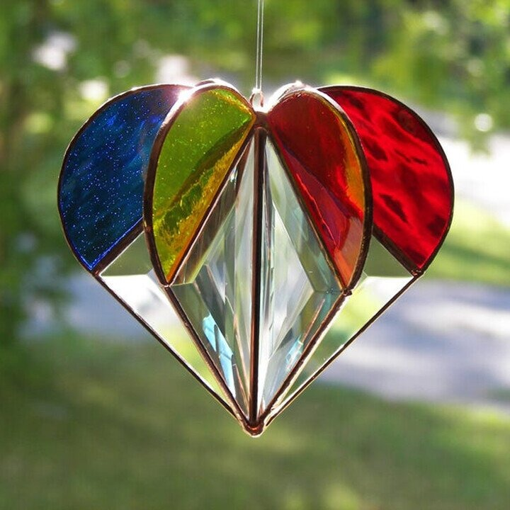 Radiant Hearts - Håndlagde hjertedekorasjoner i farget glass