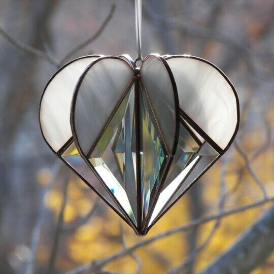 Radiant Hearts - Håndlagde hjertedekorasjoner i farget glass