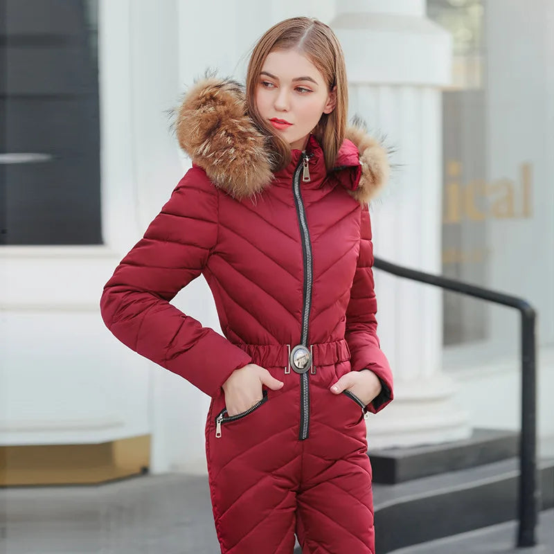 Evelina - Chic jumpsuit med belte og pelskantet hette