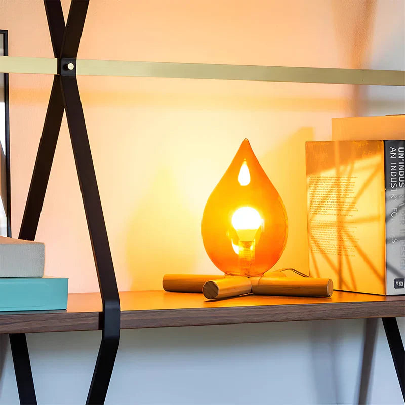 FlammeLys – Bordlampe med tresokkel og flammeeffekt for koselig atmosfære