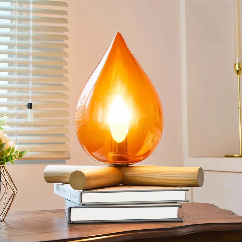 FlammeLys – Bordlampe med tresokkel og flammeeffekt for koselig atmosfære