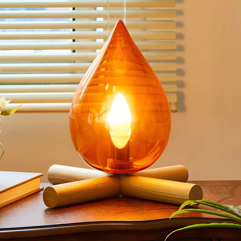 FlammeLys – Bordlampe med tresokkel og flammeeffekt for koselig atmosfære