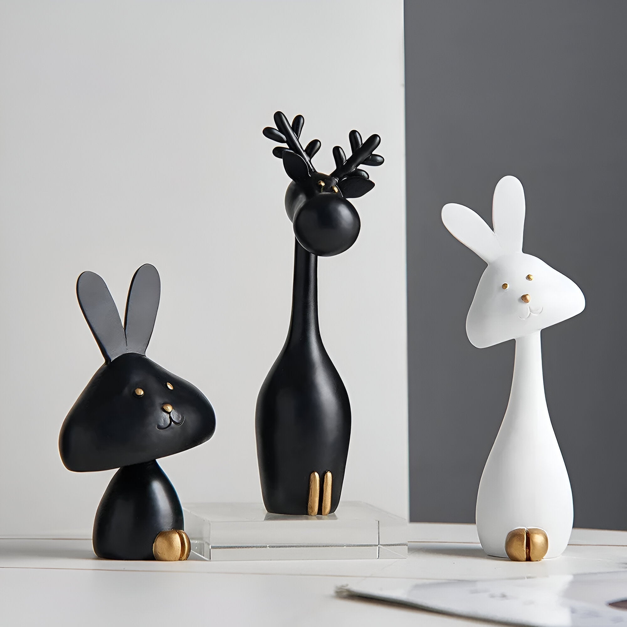 WhimsiPals - Minimalistiske svart-hvite dyrefigurer