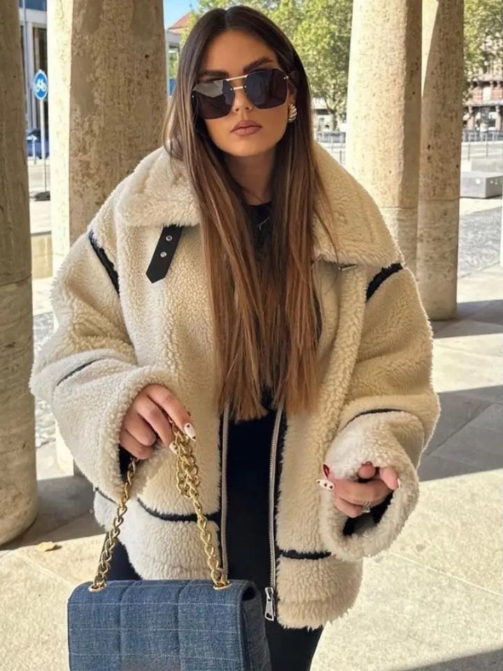 Emilie Luxe teddyjakke – stilig og allsidig for moderne mote