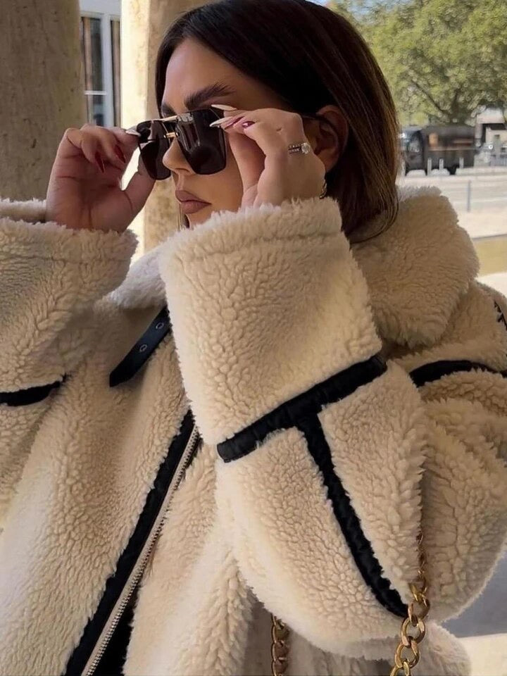 Emilie Luxe teddyjakke – stilig og allsidig for moderne mote