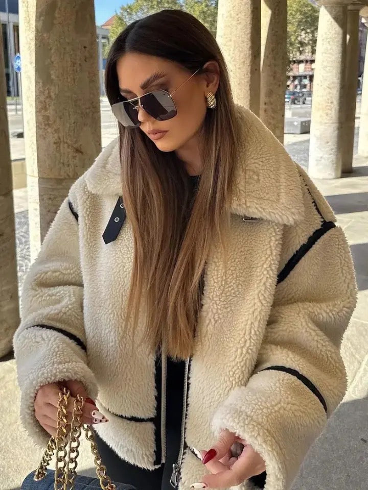 Emilie Luxe teddyjakke – stilig og allsidig for moderne mote