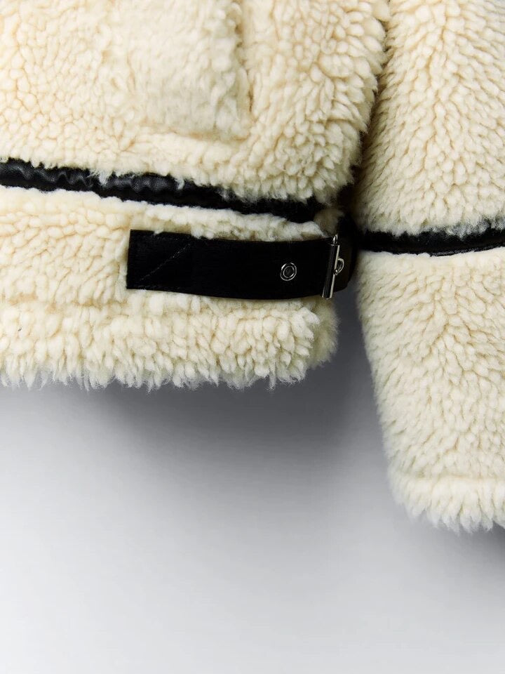 Emilie Luxe teddyjakke – stilig og allsidig for moderne mote
