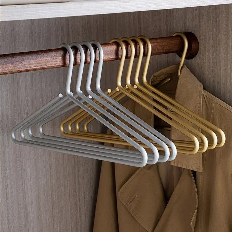 HangerSet - slanke, moderne metallhengere (4+1 stk.)