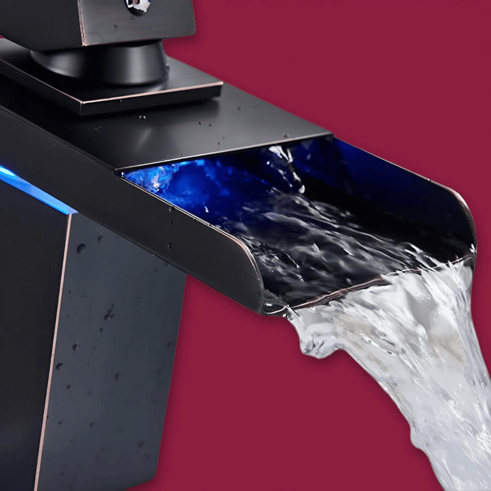 AquaGlow – Vask i vannfallsstil med innebygd LED-belysning