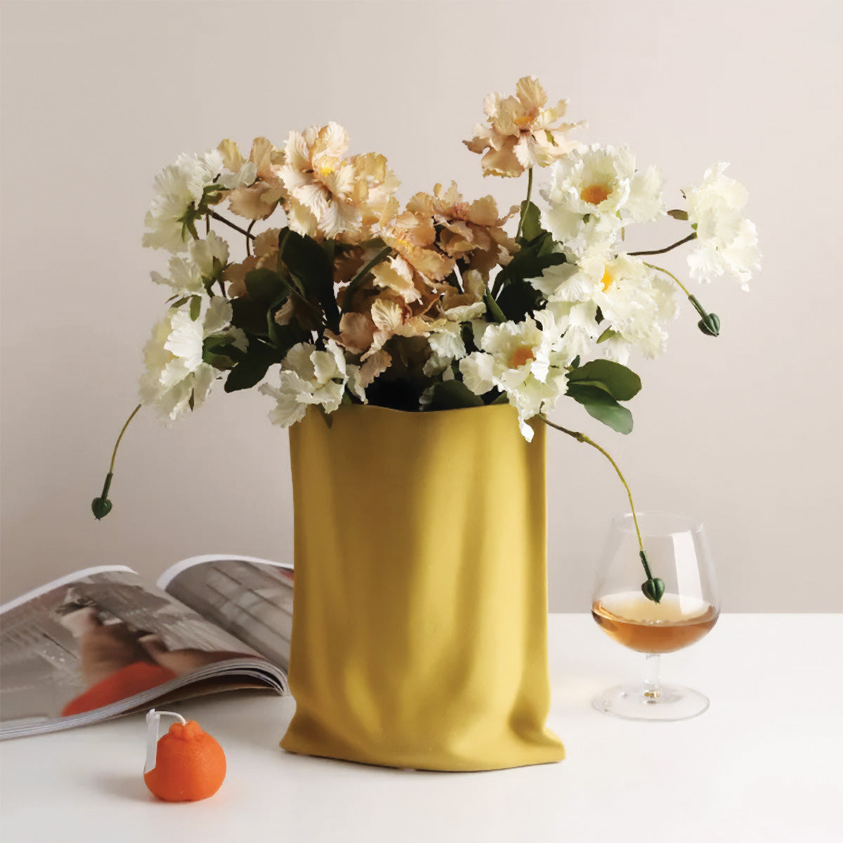 CurvaVase Moderne skulpturell vase - stilig krøllete design for elegante dekorasjoner