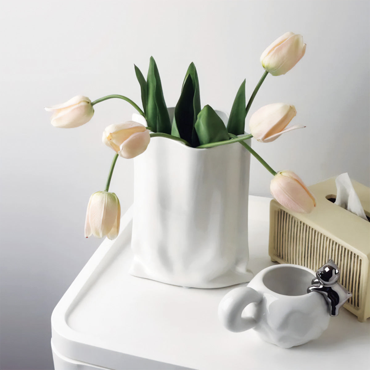 CurvaVase Moderne skulpturell vase - stilig krøllete design for elegante dekorasjoner