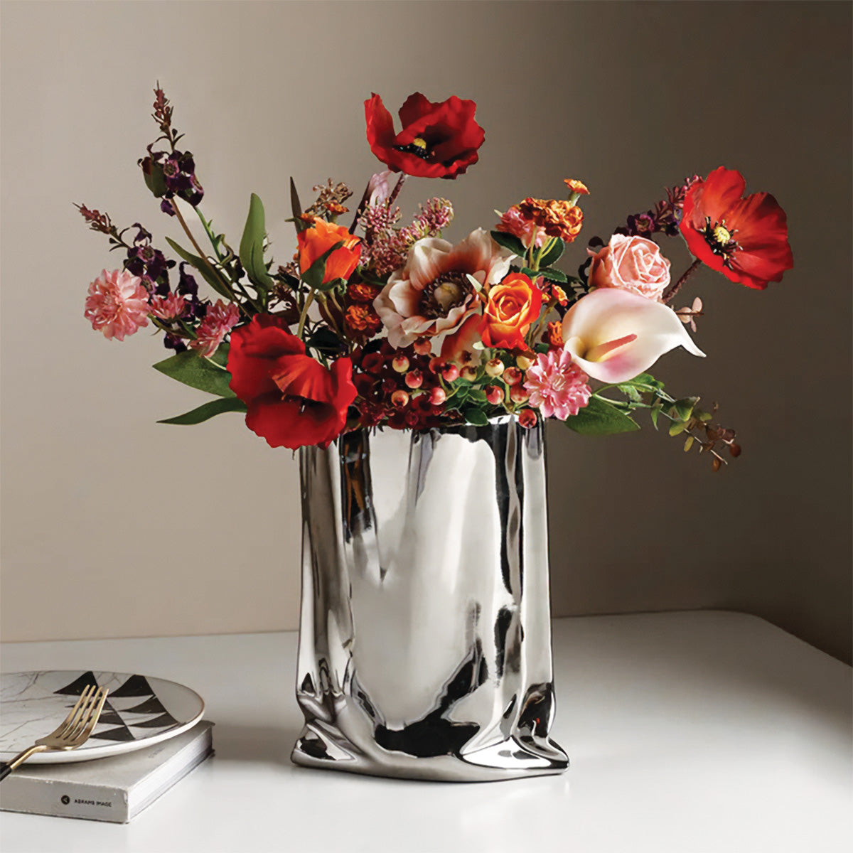 CurvaVase Moderne skulpturell vase - stilig krøllete design for elegante dekorasjoner