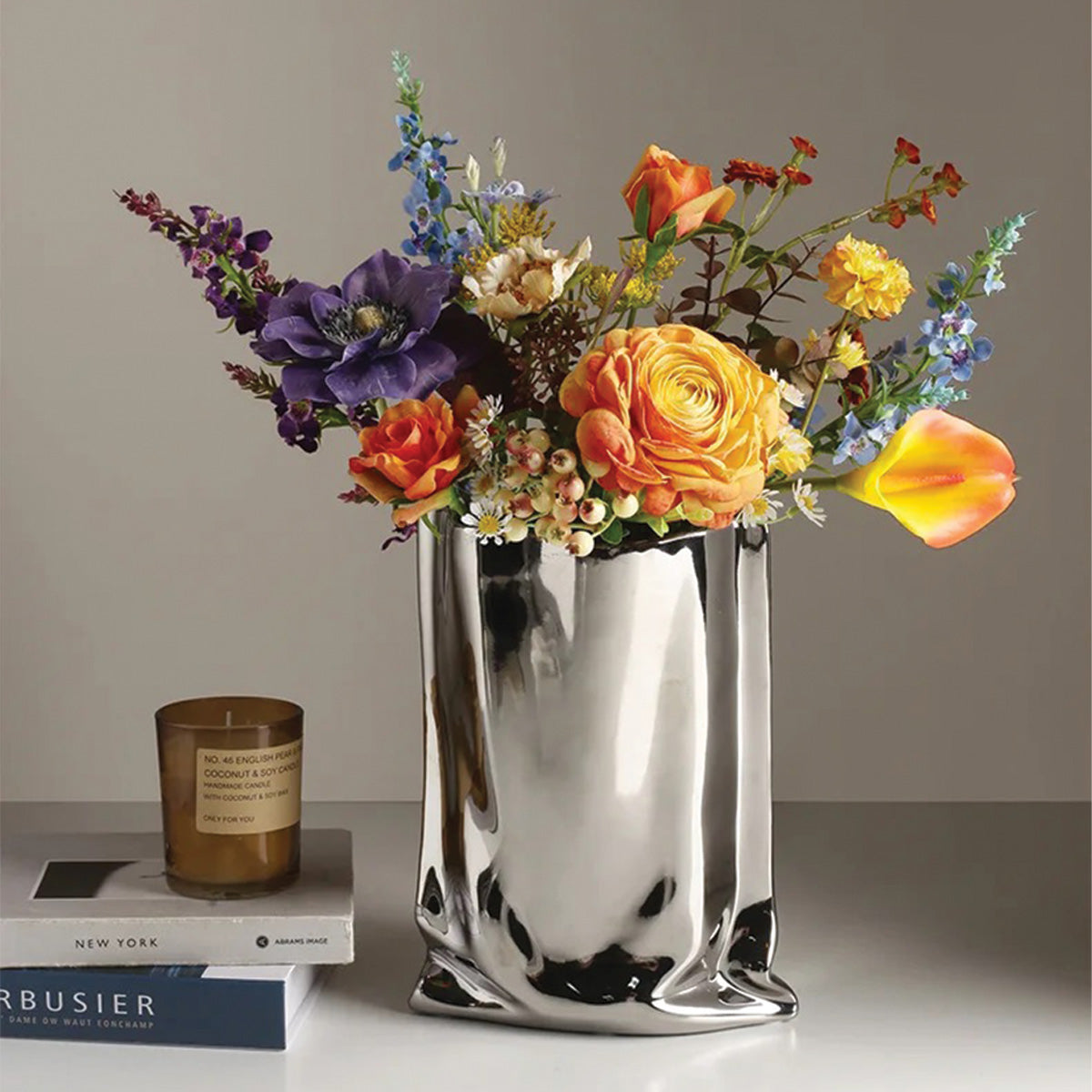 CurvaVase Moderne skulpturell vase - stilig krøllete design for elegante dekorasjoner
