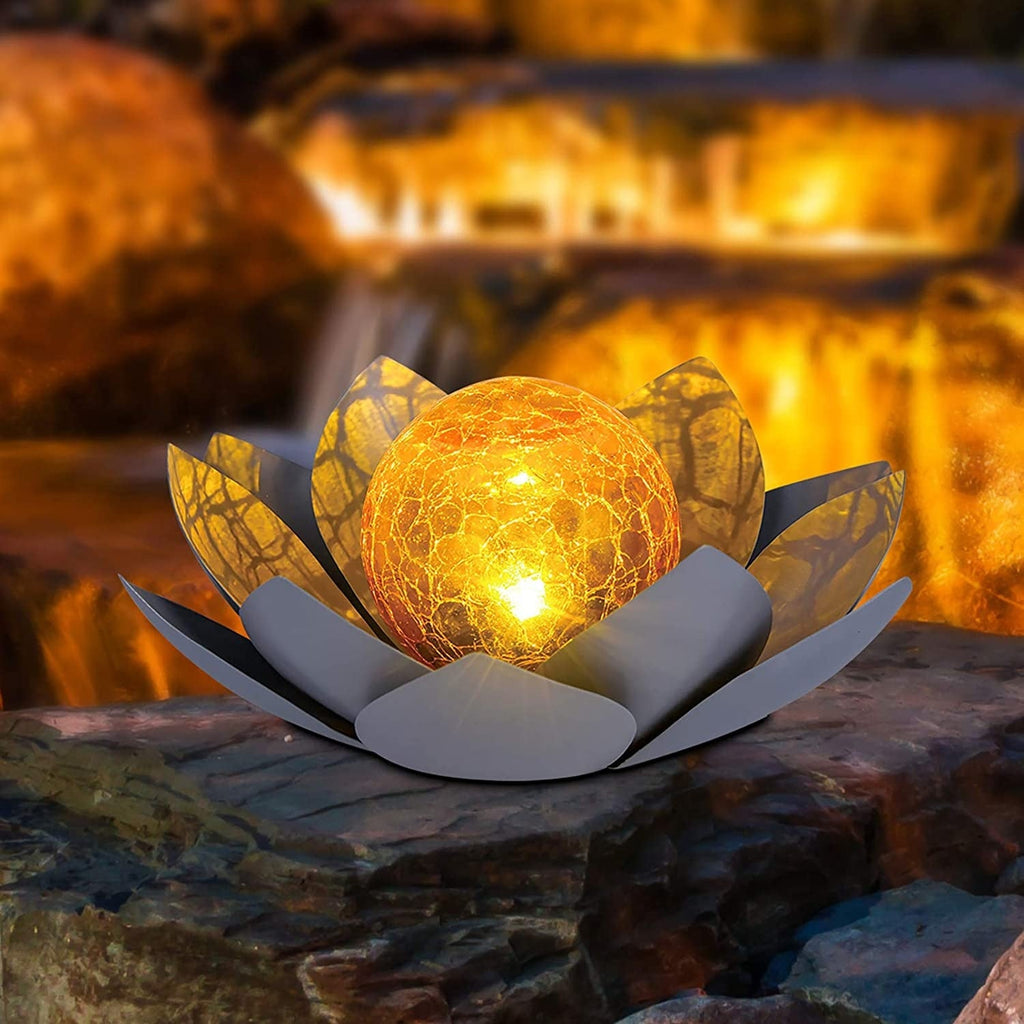 LumaLotus - Solcelledrevet opplyst lotus med knitrende glasssenter