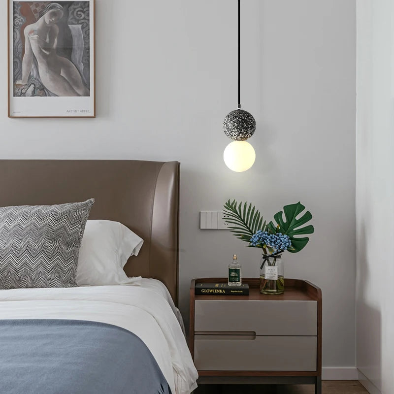 LumiOrb - Minimalistisk taklampe med glassskjerm