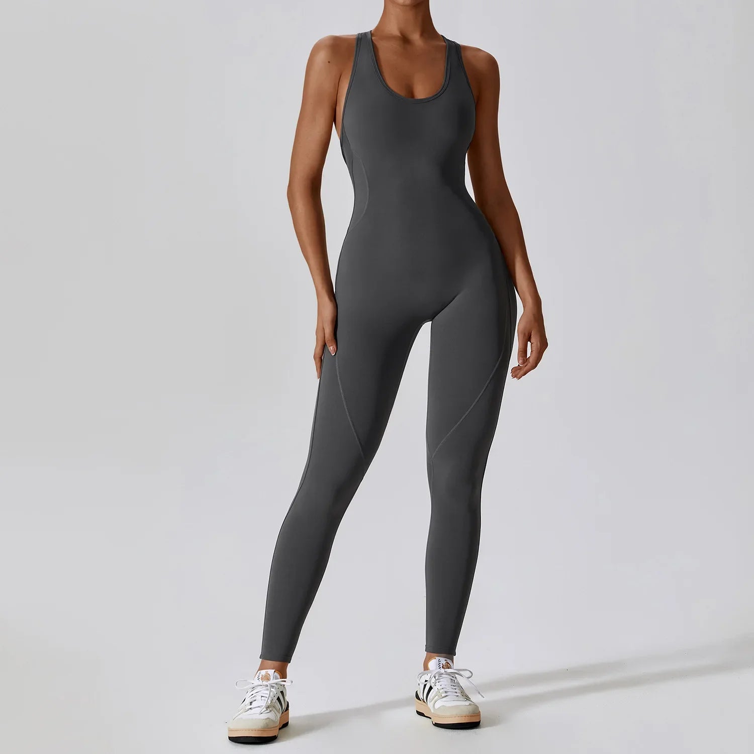 Ensfarget yogajumpsuit for kvinner – ettdelt treningstøy for yoga og pilates