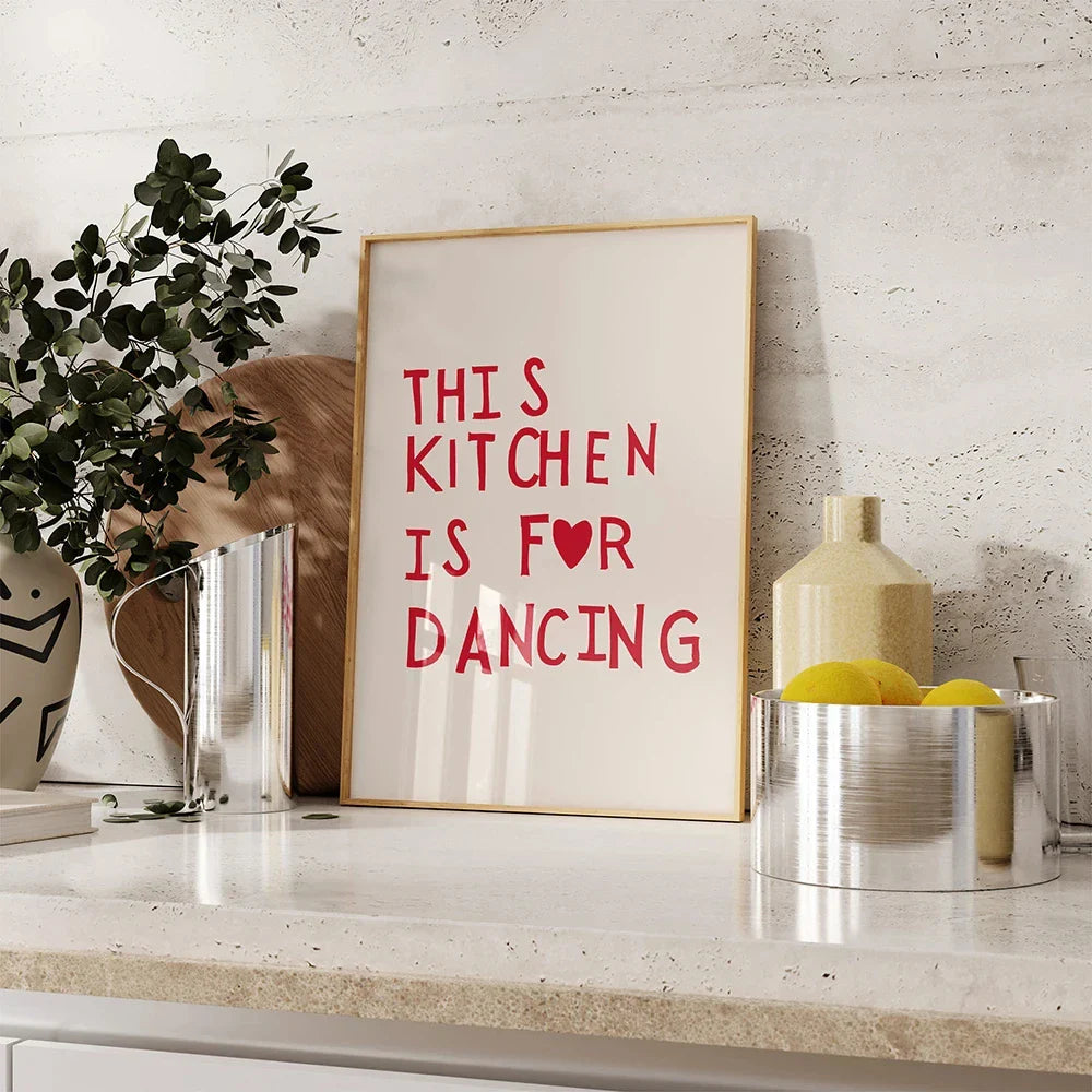 KitchenWhimsy - Leken veggdekor med matplakater