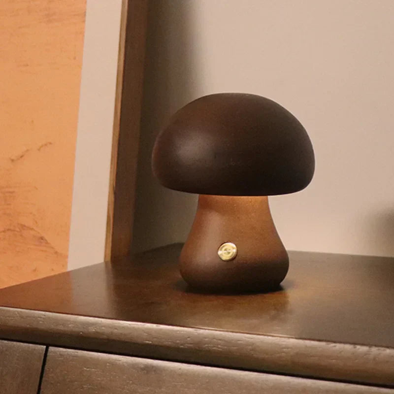 MystiGlow bordlampe med svamp i tre