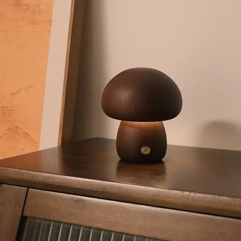 MystiGlow bordlampe med svamp i tre
