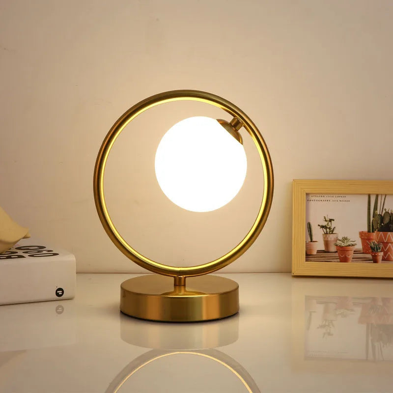 CozyGlow Elegant bordlampe – varm LED-belysning for hygge og stil