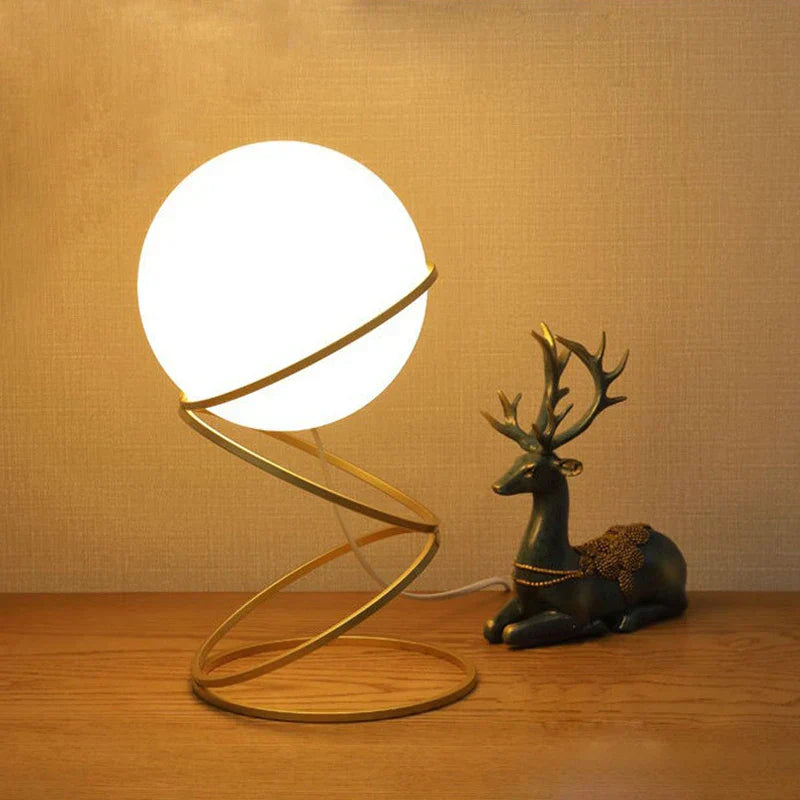 CozyGlow Elegant bordlampe – varm LED-belysning for hygge og stil