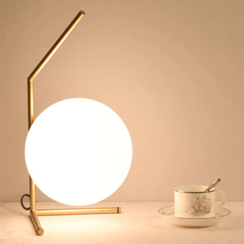 CozyGlow Elegant bordlampe – varm LED-belysning for hygge og stil