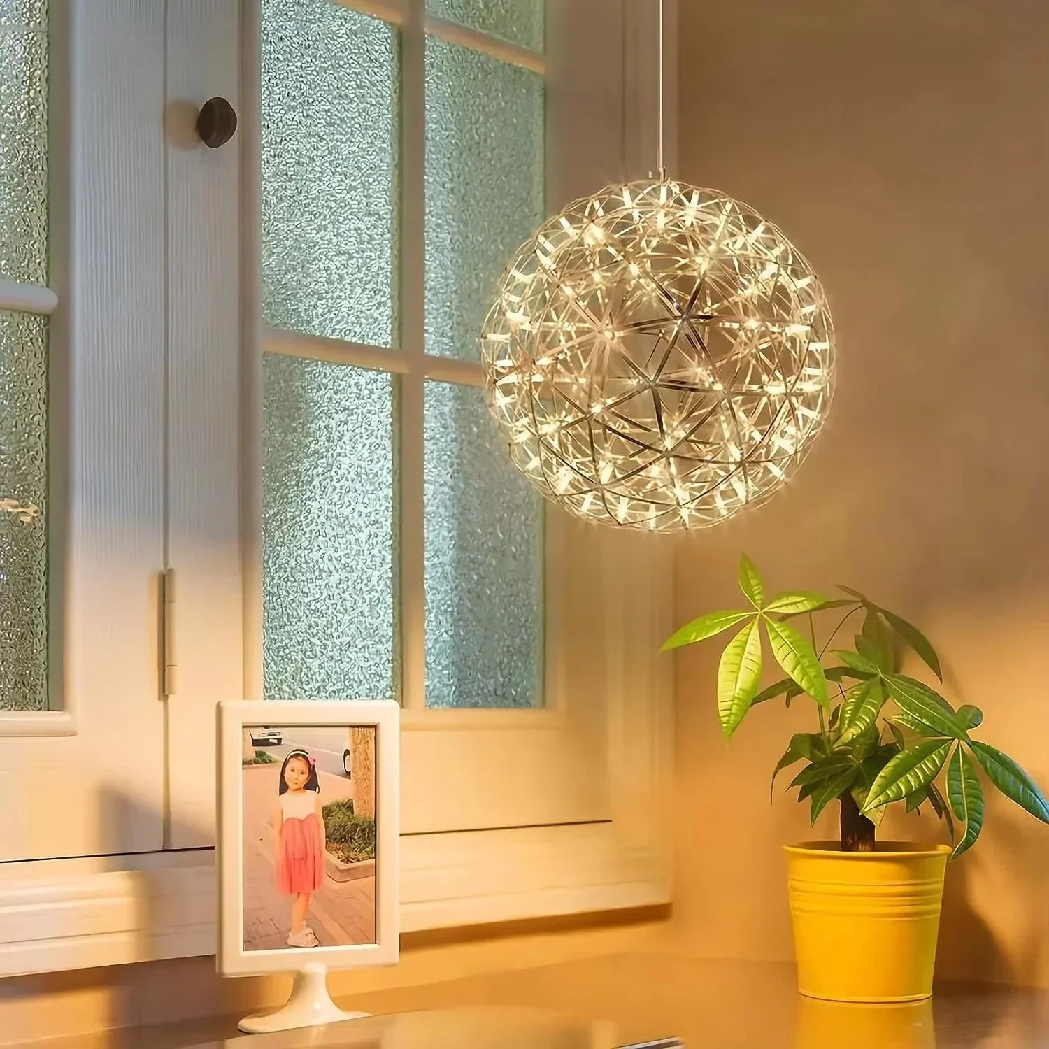 OrbaGlow - Moderne sfærisk lysekrone med multi-light design