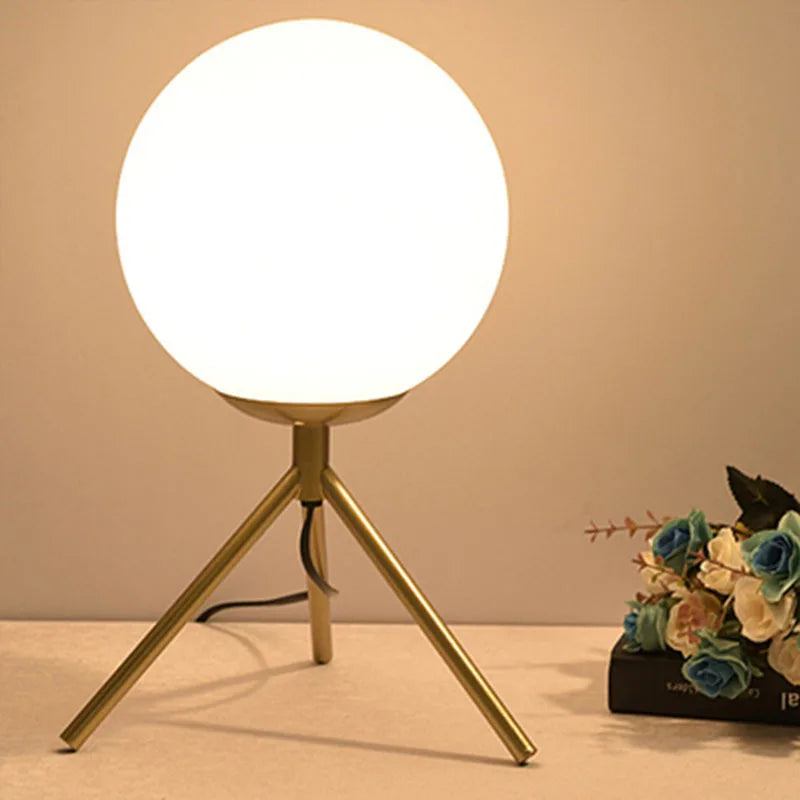 CozyGlow Elegant bordlampe – varm LED-belysning for hygge og stil