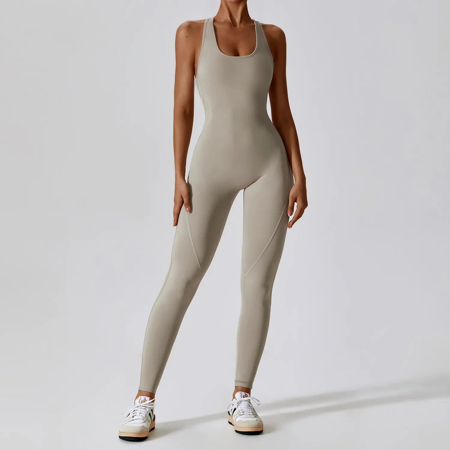 Ensfarget yogajumpsuit for kvinner – ettdelt treningstøy for yoga og pilates