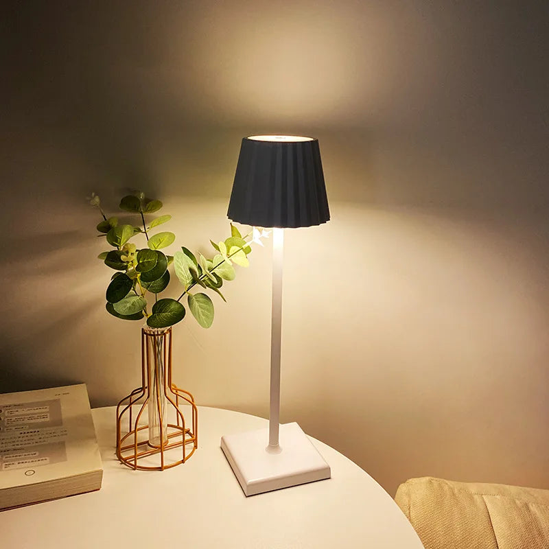 Bordlampe i minimalistisk stil - elegant og moderne belysning