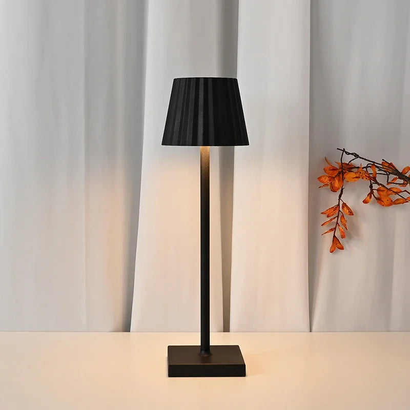 Bordlampe i minimalistisk stil - elegant og moderne belysning