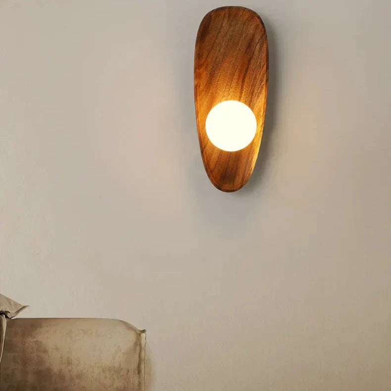 LumiWood moderne vegglampe i tre – naturlig eleganse og varm atmosfære