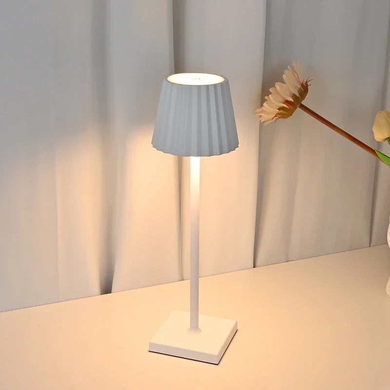 Bordlampe i minimalistisk stil - elegant og moderne belysning