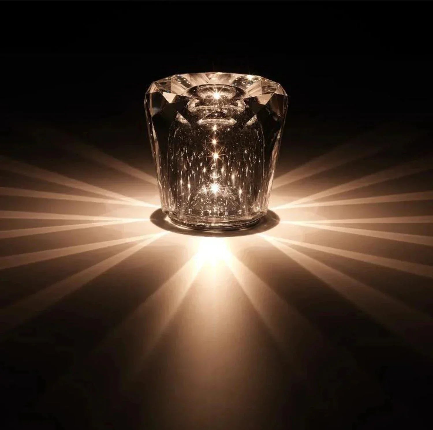 LumiGleam - Krystallfasettert bordlampe