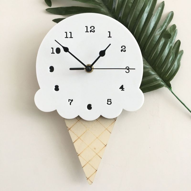 FrostTime isformet veggklokke – morsomt og lekent design for kreative rom