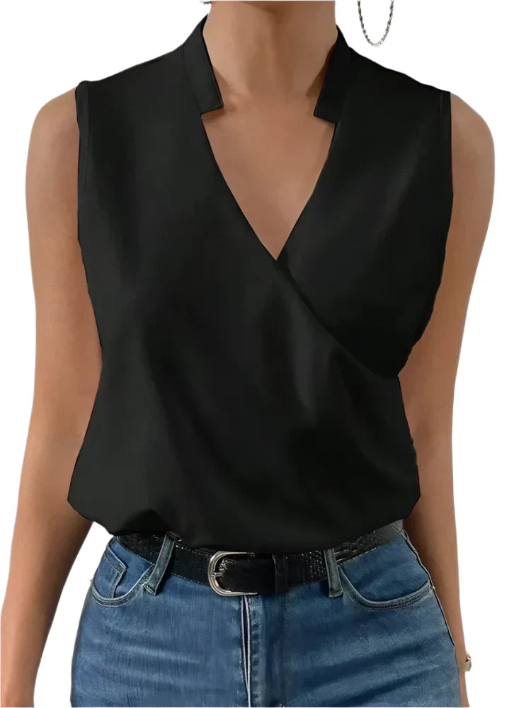 Janine - Ermeløs slankende og elegant bluse med V-hals