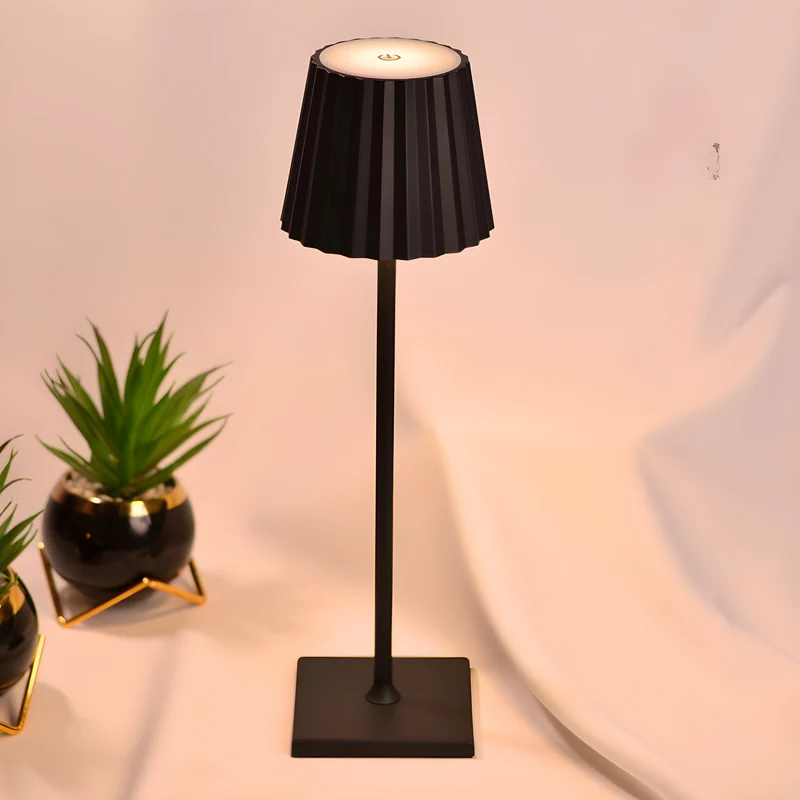 LumiGlow trådløse bordlampe - elegant design med berøringsdemping