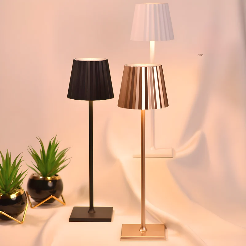 LumiGlow trådløse bordlampe - elegant design med berøringsdemping