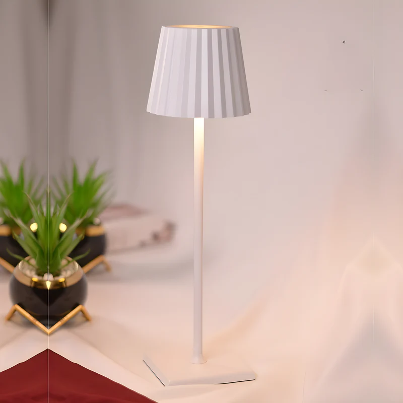 LumiGlow trådløse bordlampe - elegant design med berøringsdemping